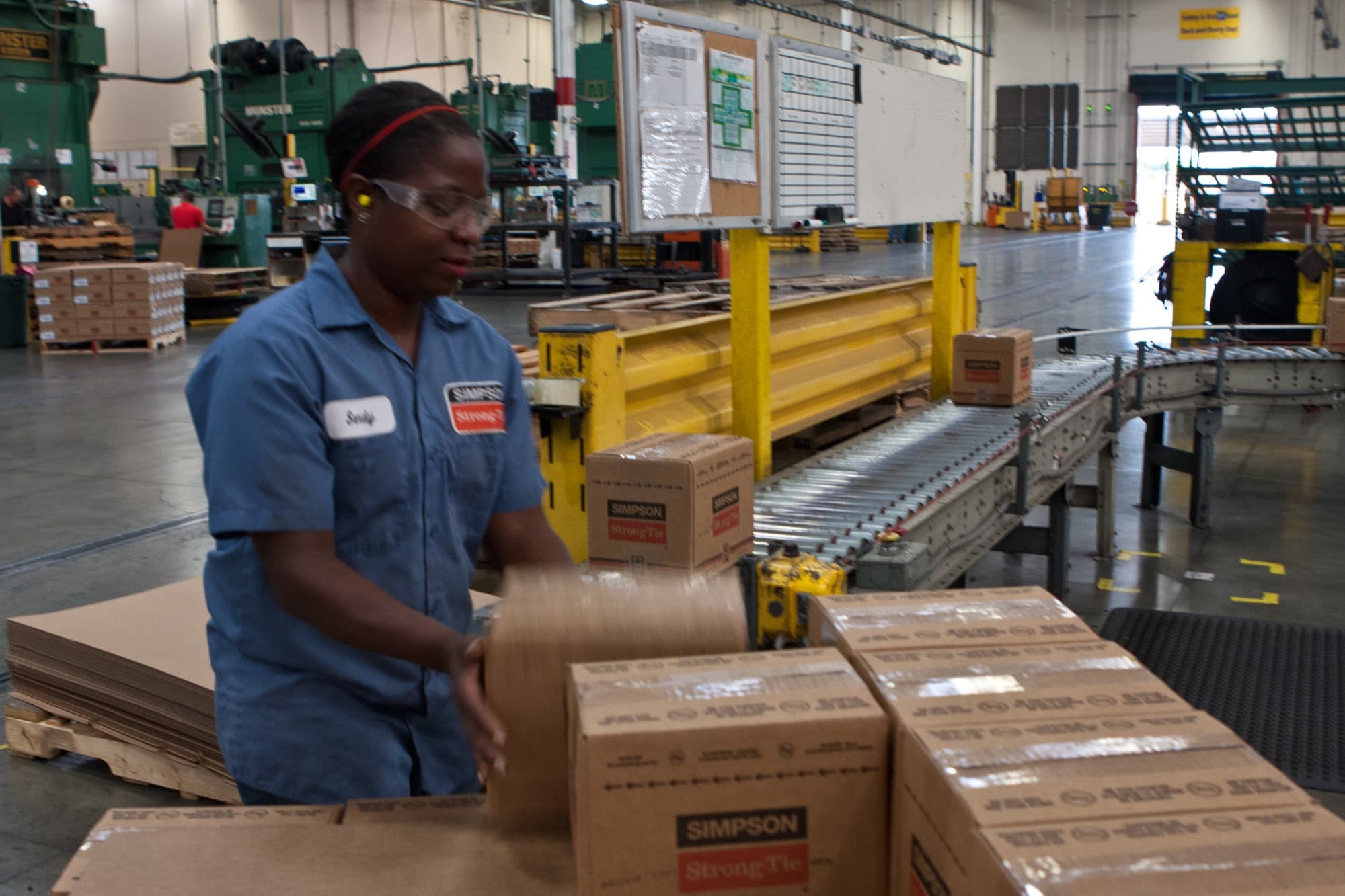 Operator on the production floor — the real environment Lean Leaders Plus works in